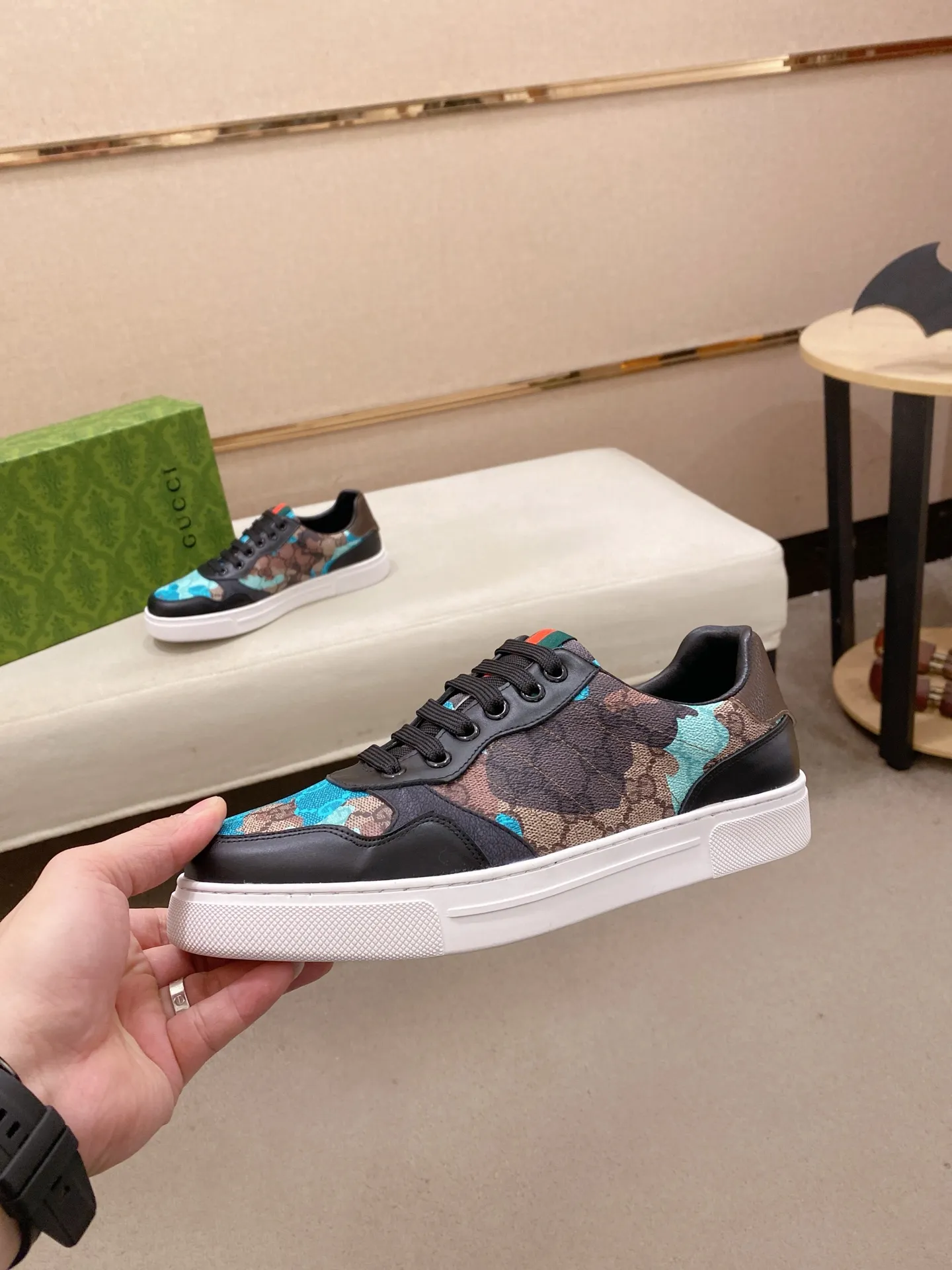 Ex-factory price 380💰【Gucci】Gucci men’s latest series of casual shoes! The official website is built 1:1. The upper is made of imported high-quality cowhide, and the lining is made of high-quality sheepskin, which is soft and comfortable. Picky selection of materials and exquisite workmanship give you the best enjoyment. Number of yards: 38-44 yards.